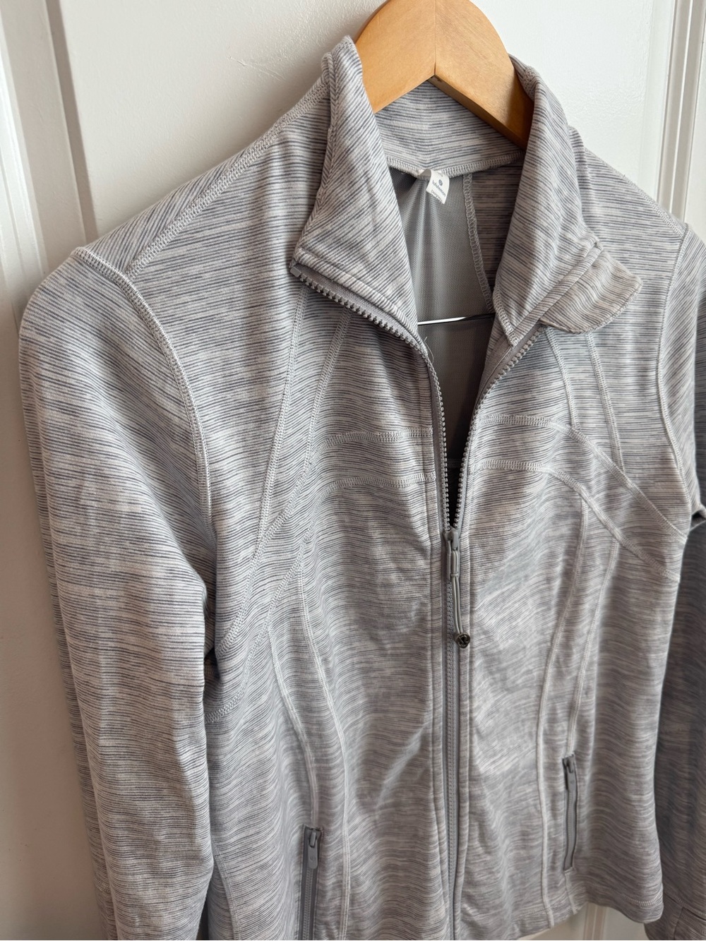 Lululemon Run Full Zip Jacket, Size 10, Gray/White Stripe